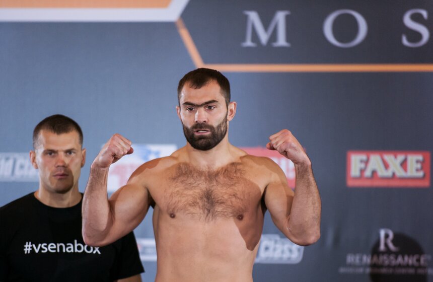 Церемония взвешивания участников боксерского шоу 23 фото