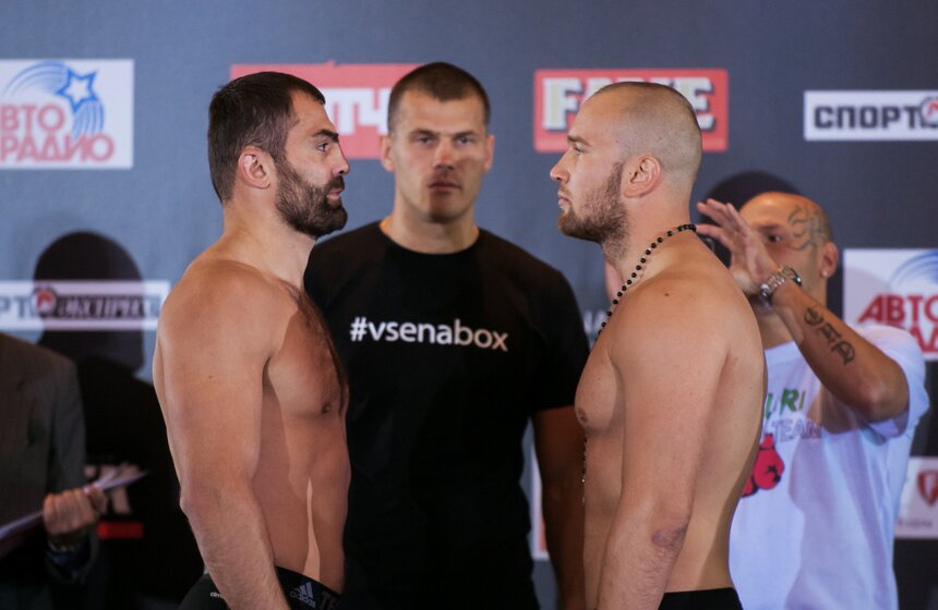 Церемония взвешивания участников боксерского шоу 24 фото