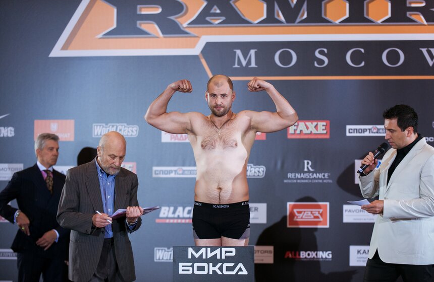 Церемония взвешивания участников боксерского шоу 16 фото