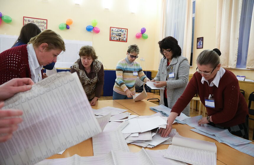 Подсчет голосов по итогам праймериз партии "Единая Россия" 8 фото