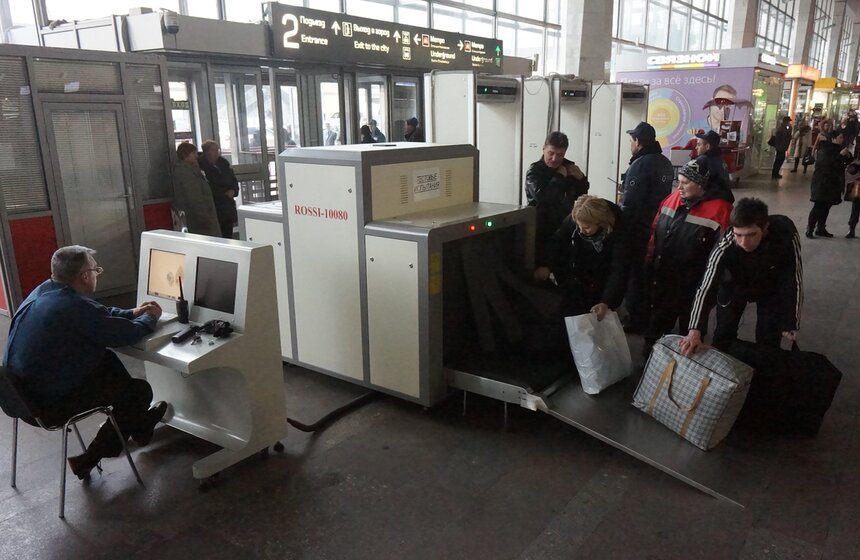 На Курском вокзале начали досматривать пассажиров и багаж 4 фото