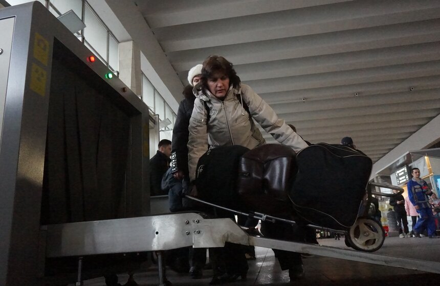 На Курском вокзале начали досматривать пассажиров и багаж 3 фото