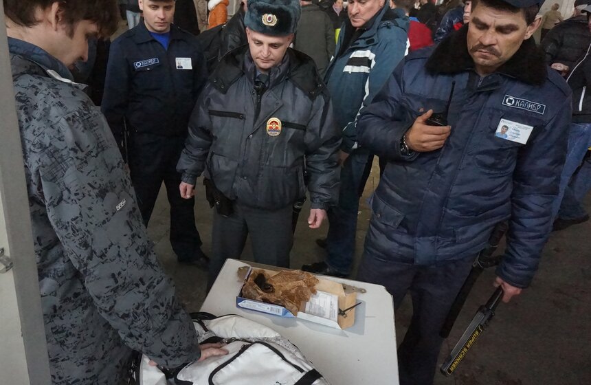 На Курском вокзале начали досматривать пассажиров и багаж 6 фото