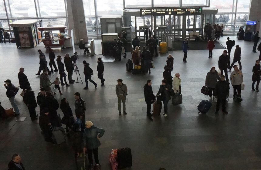 На Курском вокзале начали досматривать пассажиров и багаж 7 фото
