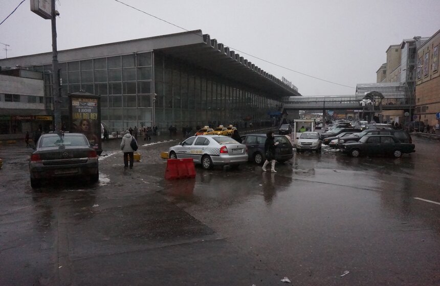 На Курском вокзале начали досматривать пассажиров и багаж 1 фото