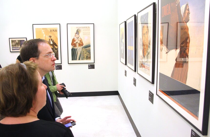 В Манеже открылась выставка советских киноплакатов 25 фото