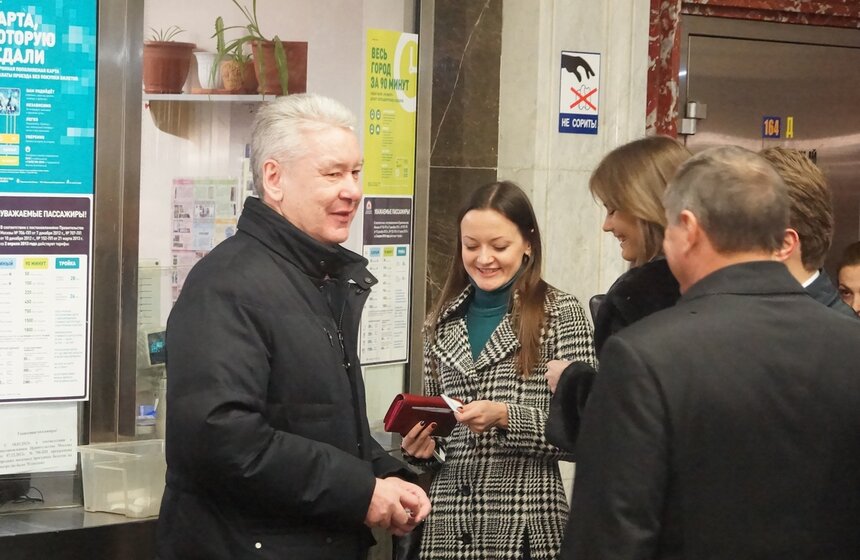 Сергей Собянин купил электронный кошелек "Тройку" 4 фото