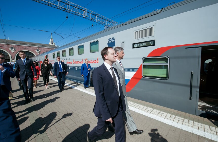 Поезд имени Вячеслава Тихонова отправился в первый рейс 14 фото