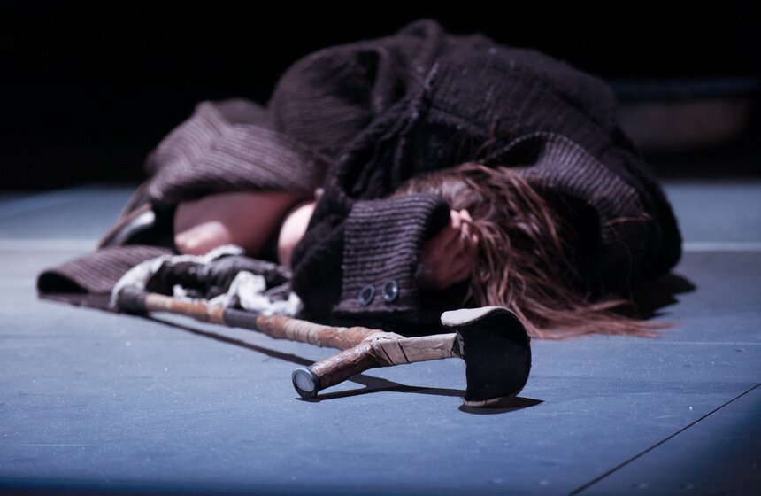 Спектакль "В ожидании варваров" в Театре Олега Табакова 15 фото