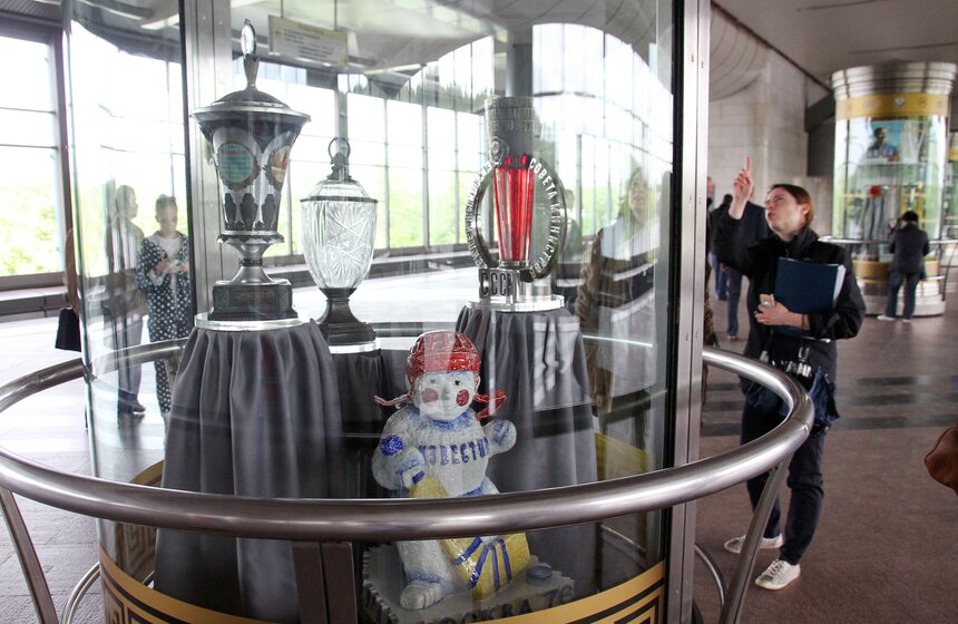 Выставка "Золото наших побед" на станции "Воробьевы горы" 8 фото