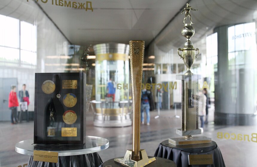 Выставка "Золото наших побед" на станции "Воробьевы горы" 3 фото