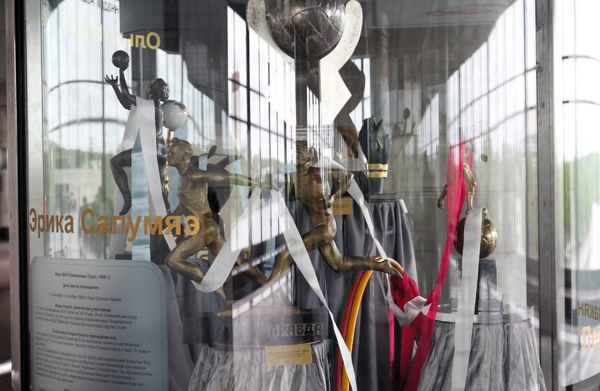 Выставка "Золото наших побед" на станции "Воробьевы горы" 5 фото