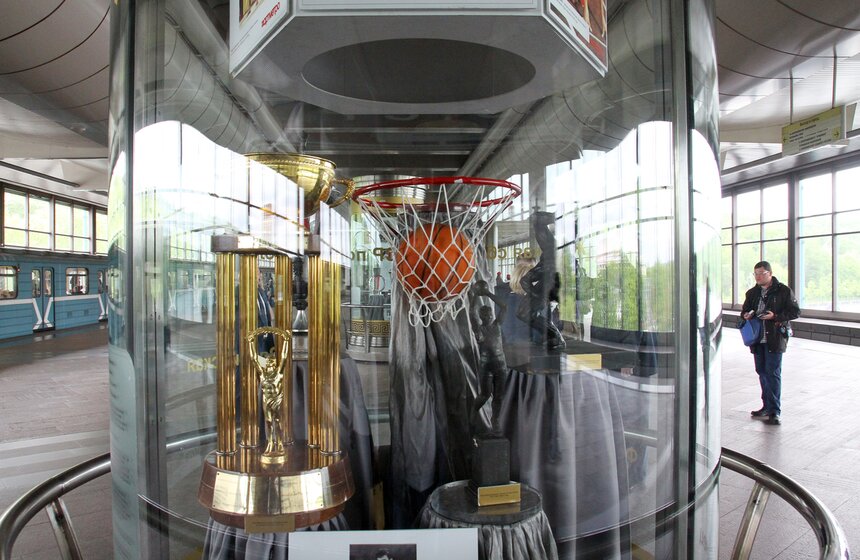 Выставка "Золото наших побед" на станции "Воробьевы горы" 10 фото