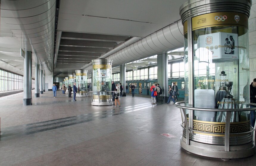 Выставка "Золото наших побед" на станции "Воробьевы горы" 1 фото