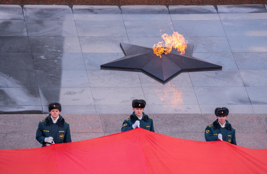 Как выглядит самое большое Знамя Победы 19 фото