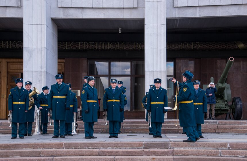 Как выглядит самое большое Знамя Победы 7 фото