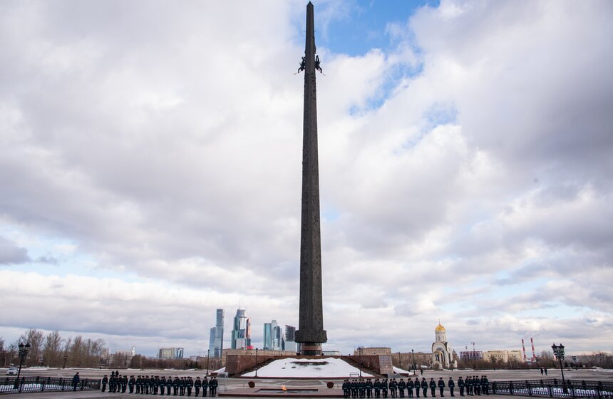 Как выглядит самое большое Знамя Победы 2 фото