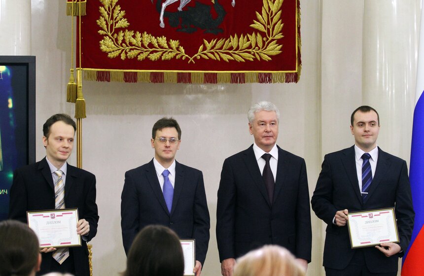 Сергей Собянин вручил премии молодым ученым 22 фото