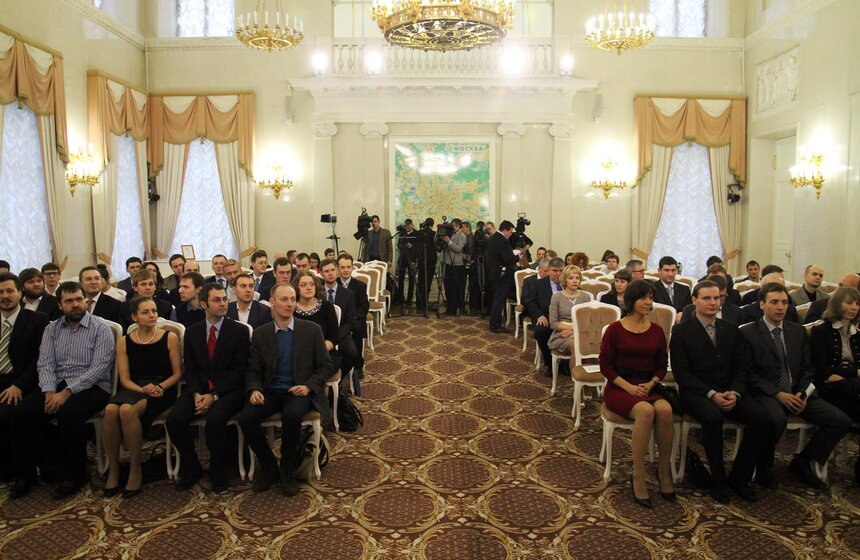 Сергей Собянин вручил премии молодым ученым 5 фото