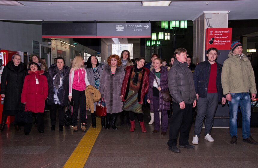Артисты устроили музыкальный флешмоб на Павелецком вокзале 1 фото