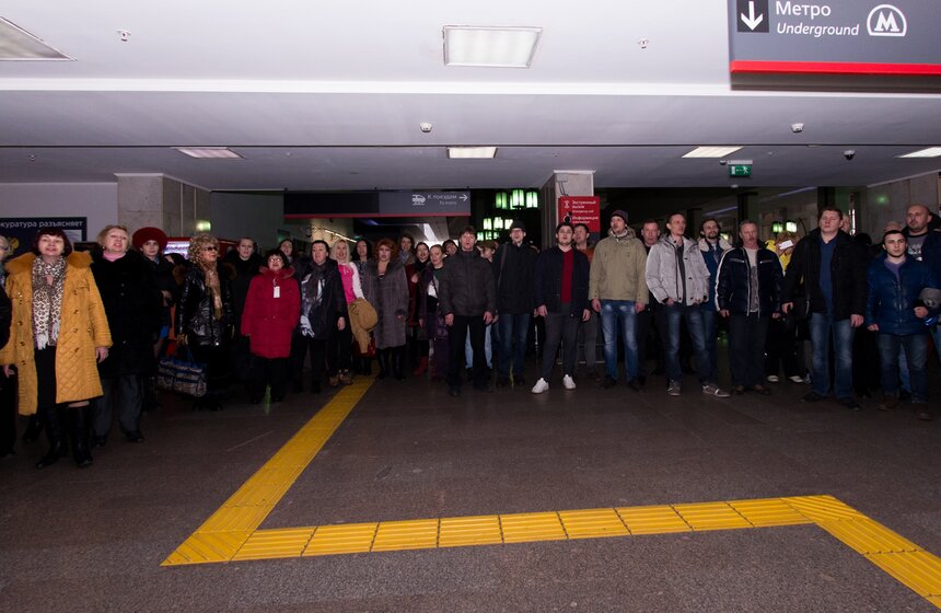 Артисты устроили музыкальный флешмоб на Павелецком вокзале 3 фото