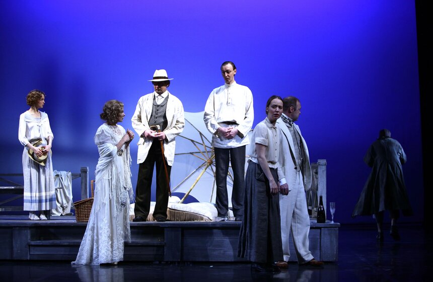 В театре Моссовета показали спектакль "Вишневый сад" 22 фото