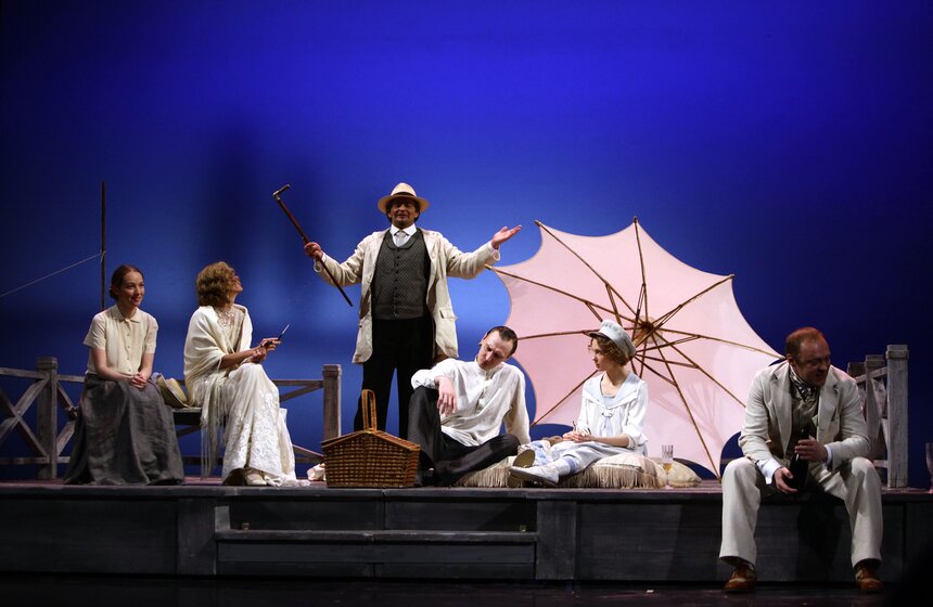 В театре Моссовета показали спектакль "Вишневый сад" 21 фото