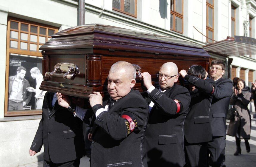 В Москве простились с актером Андреем Паниным 6 фото