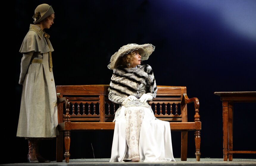 В театре Моссовета показали спектакль "Вишневый сад" 2 фото