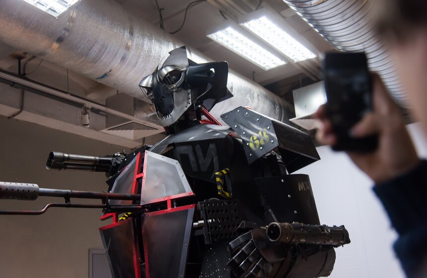 Презентация трехметрового робота Night Fox II в МХПИ 21 фото