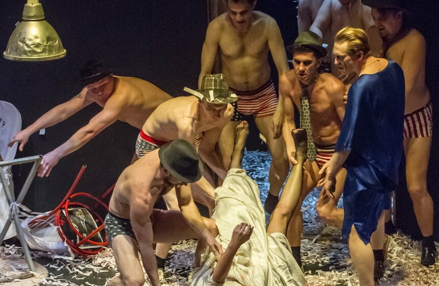 "Коляда-театр" показал спектакль "Трамвай "Желание" 16 фото