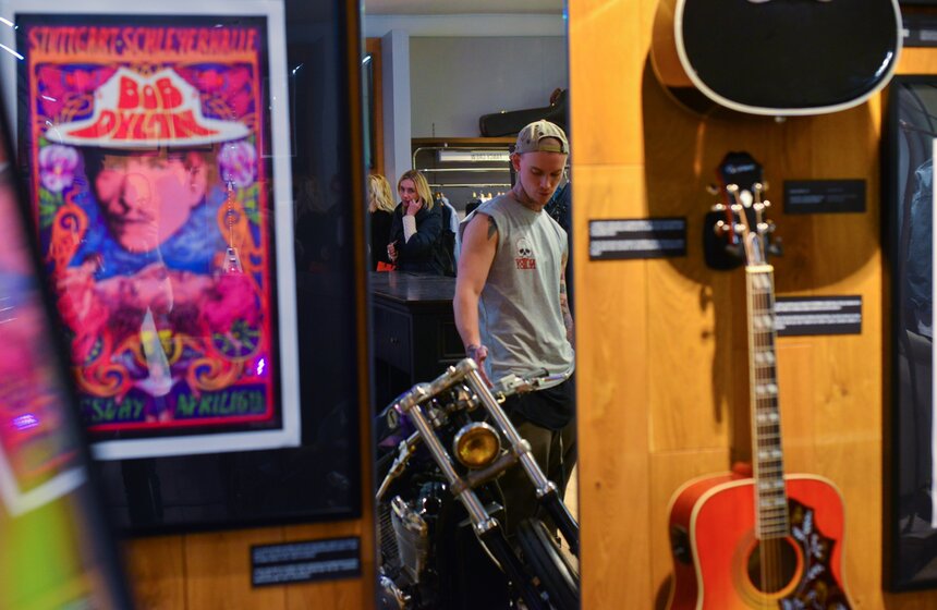 В "Цветном" открылась выставка "Bob Masse: Rock Posters" 12 фото