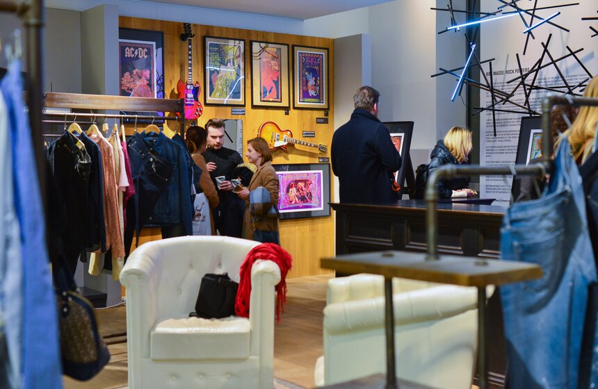 В "Цветном" открылась выставка "Bob Masse: Rock Posters" 18 фото