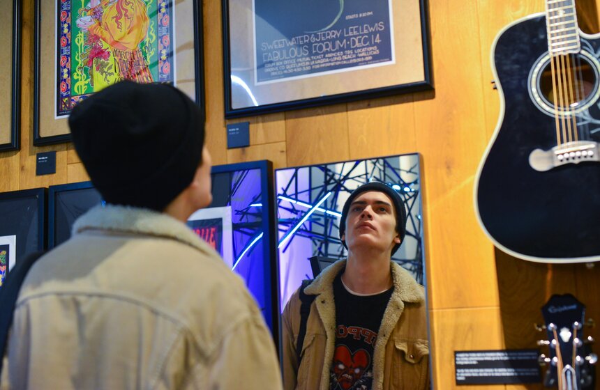 В "Цветном" открылась выставка "Bob Masse: Rock Posters" 2 фото