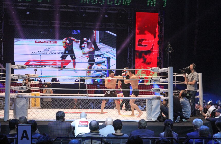 В Москве прошел международный турнир по смешанным единоборствам 13 фото