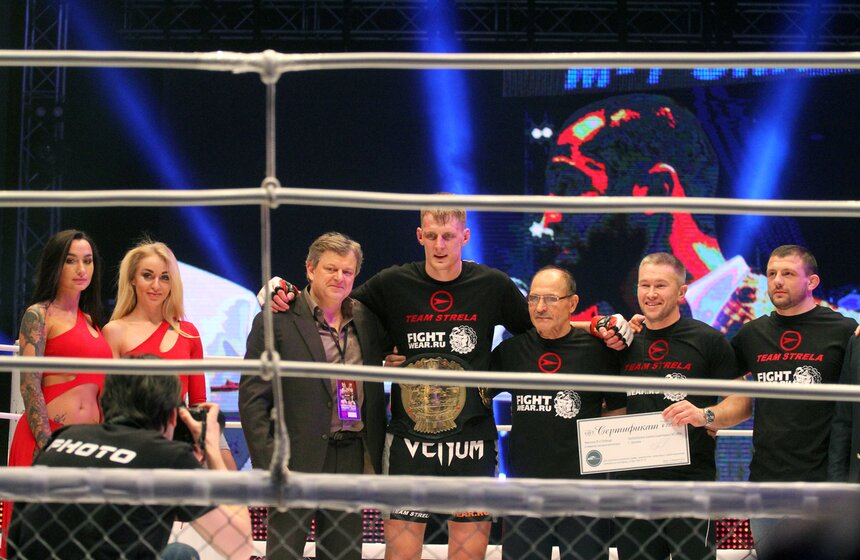 В Москве прошел международный турнир по смешанным единоборствам 30 фото