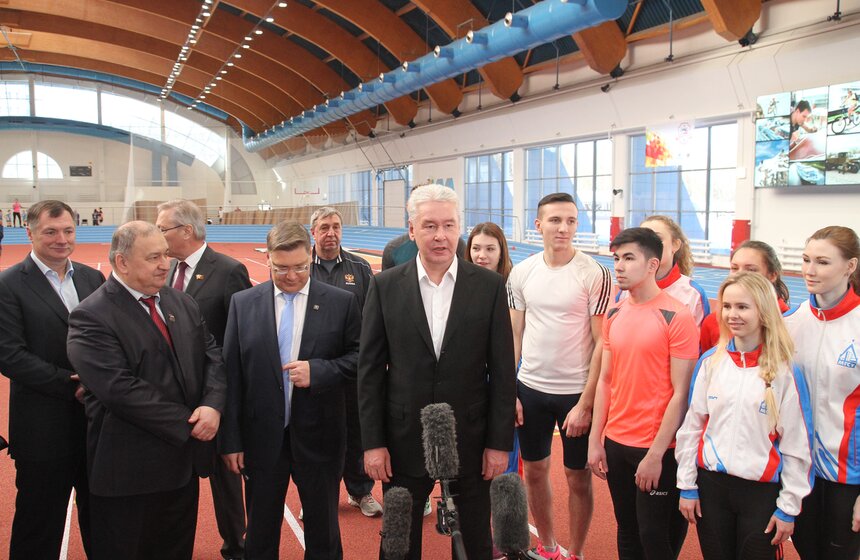Сергей Собянин осмотрел легкоатлетический манеж МГСУ 14 фото