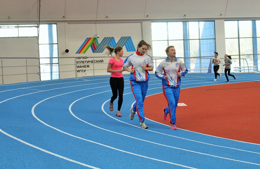Сергей Собянин осмотрел легкоатлетический манеж МГСУ 7 фото