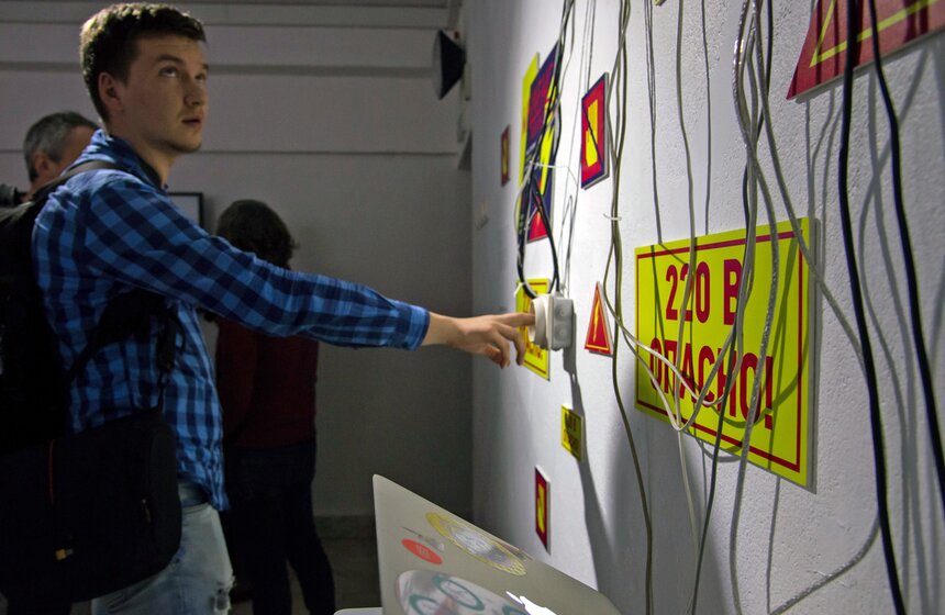 Разнообразие медиаискусства представили в проекте "Антимузей" 16 фото