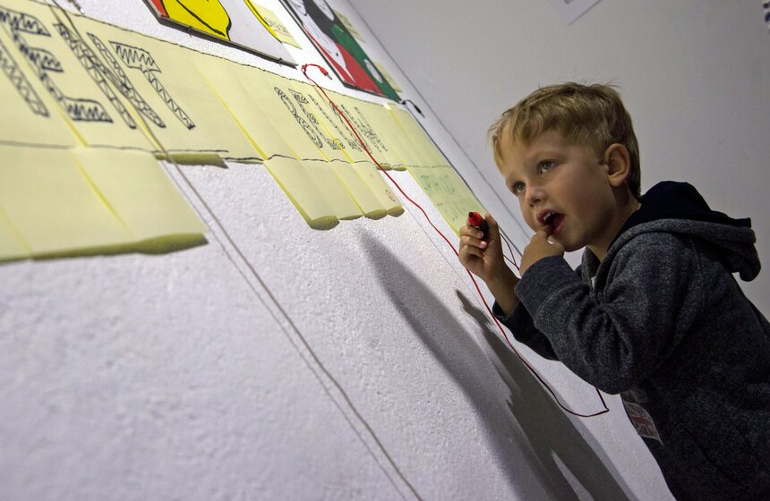 Разнообразие медиаискусства представили в проекте "Антимузей" 4 фото