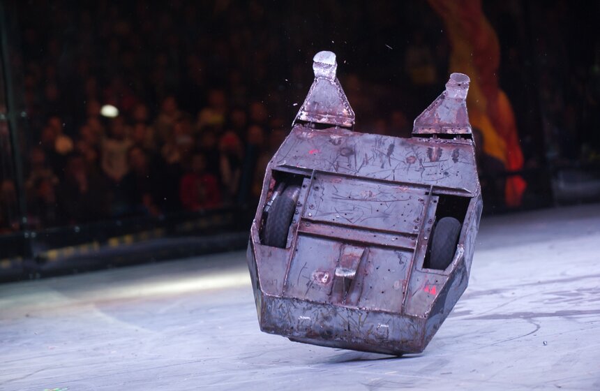 В спорткомплексе "Олимпийский" проходят Бои роботов 14 фото