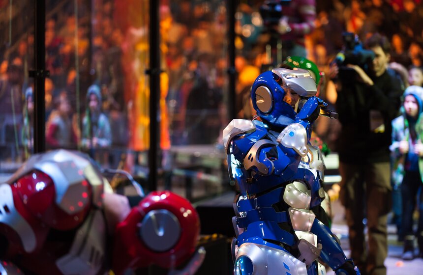 В спорткомплексе "Олимпийский" проходят Бои роботов 24 фото