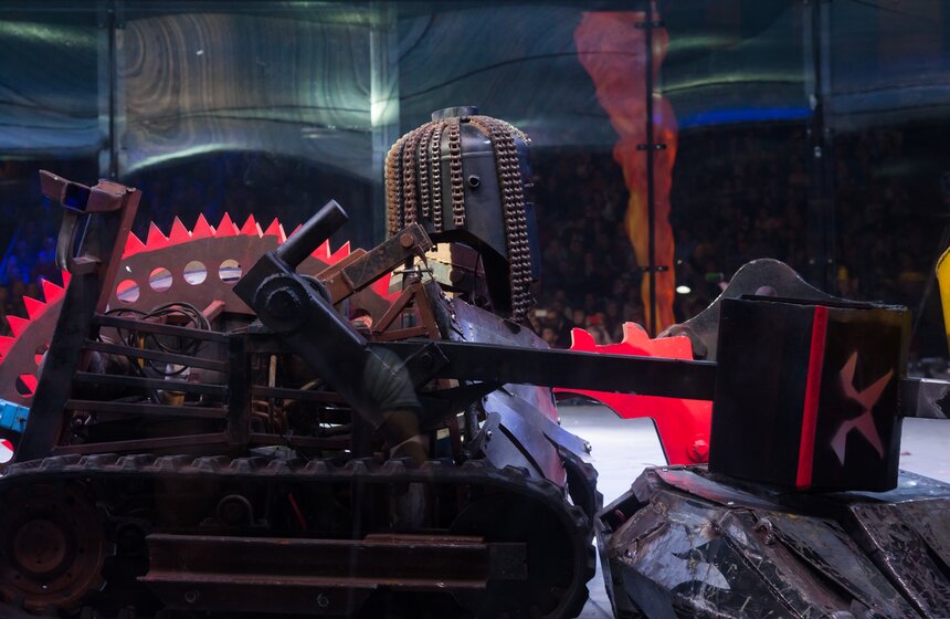 В спорткомплексе "Олимпийский" проходят Бои роботов 17 фото