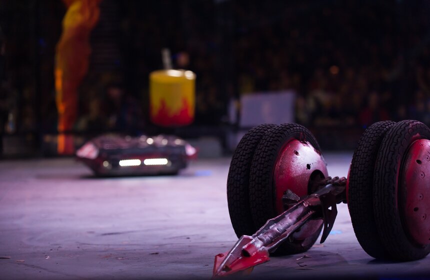 В спорткомплексе "Олимпийский" проходят Бои роботов 18 фото