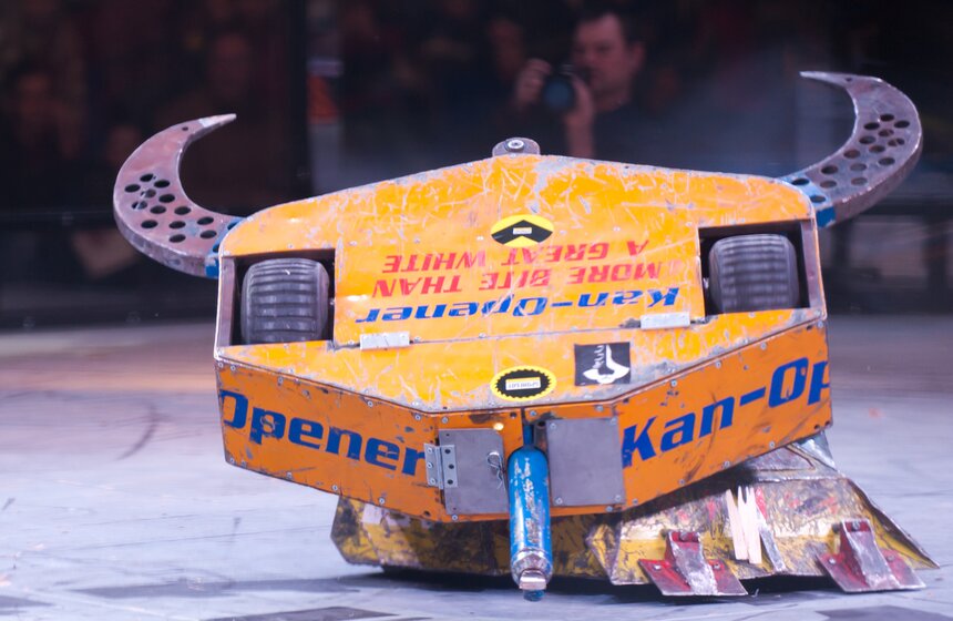 В спорткомплексе "Олимпийский" проходят Бои роботов 20 фото