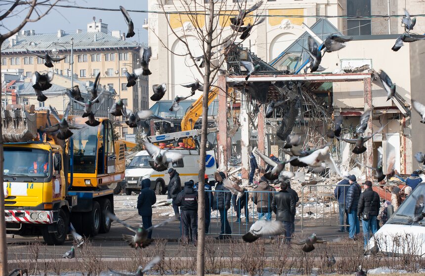 На Пушкинской площади демонтируют торговый центр "Пирамида" 23 фото