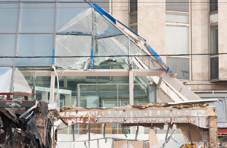 На Пушкинской площади демонтируют торговый центр "Пирамида" 22 фото