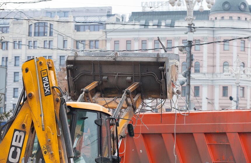 На Пушкинской площади демонтируют торговый центр "Пирамида" 17 фото