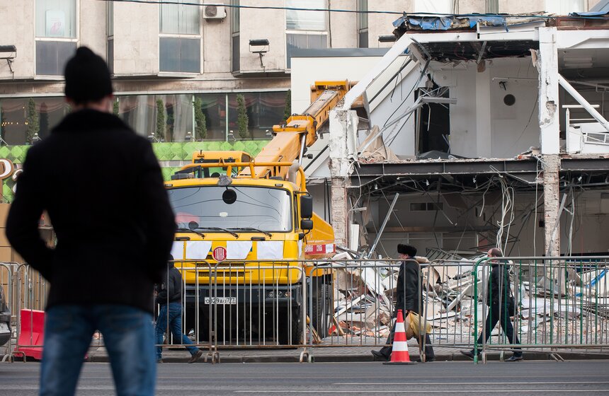 На Пушкинской площади демонтируют торговый центр "Пирамида" 20 фото