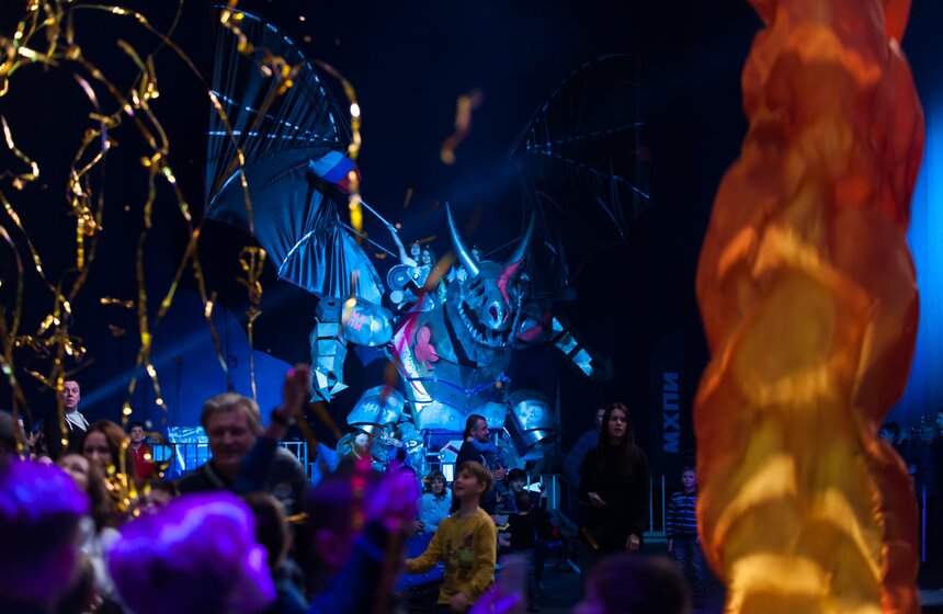 В спорткомплексе "Олимпийский" проходят Бои роботов 26 фото